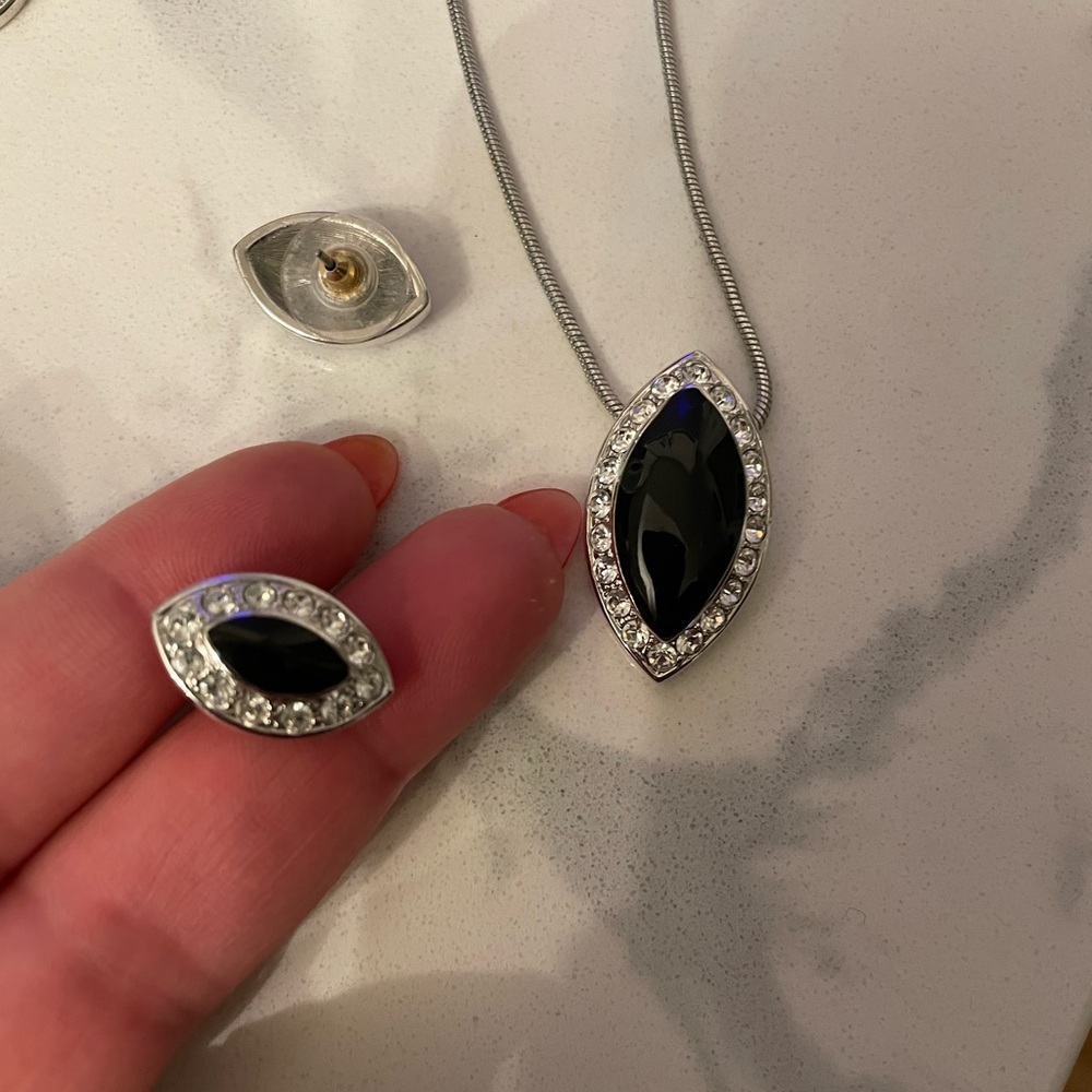 Elegant Black and Silver Jewelry Set